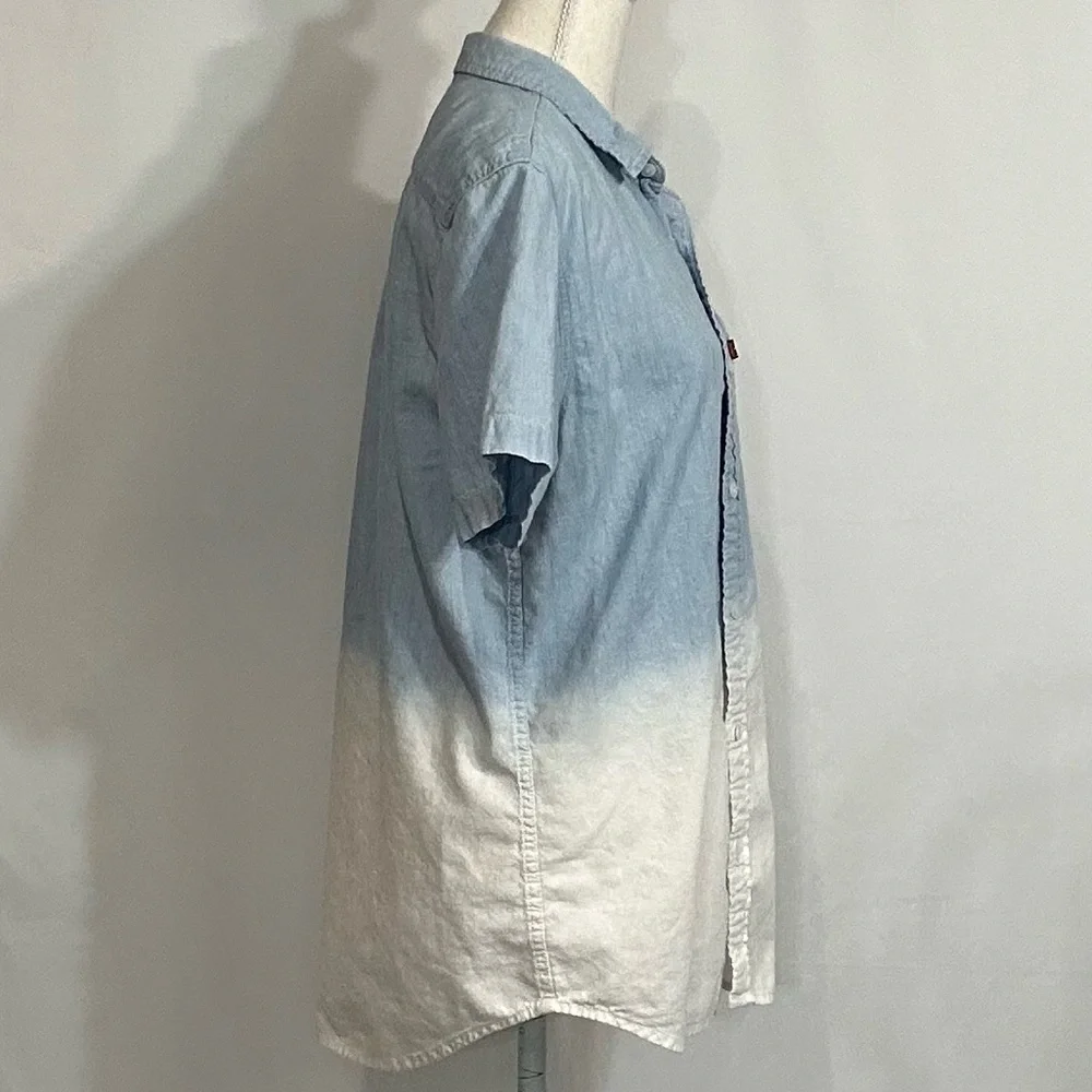 Levi’s short sleeve button up
